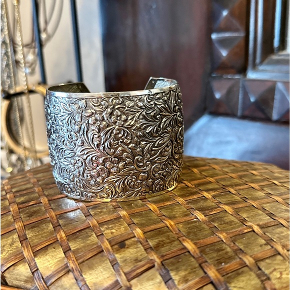 Vintage Sarah Coventry Wide Cuff Bracelet - Picture 2 of 6